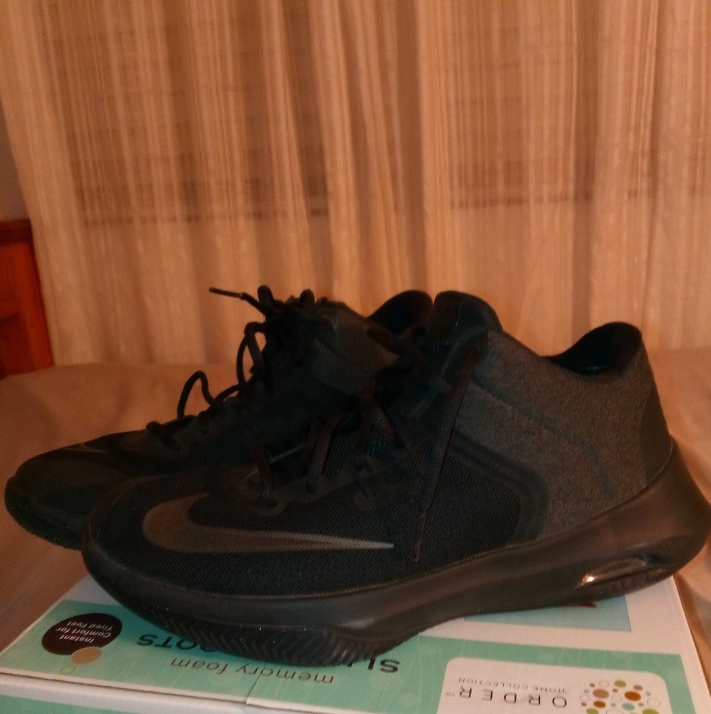 BLACK NIKE AIR